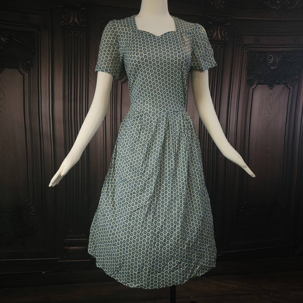 Vintage 1960s Casual Maker Dress Gown Sweetheart Neckline Green Blue MCM Retro
